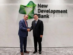程晨光在金磚銀行總部與巴西總統(tǒng)府首席部長科斯塔舉行座談
